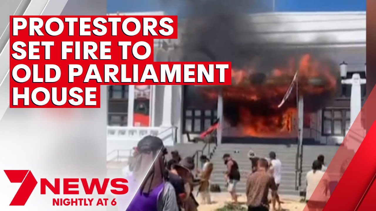 BLACK POWER1!Protestors set fire to Old Parliament House in australia